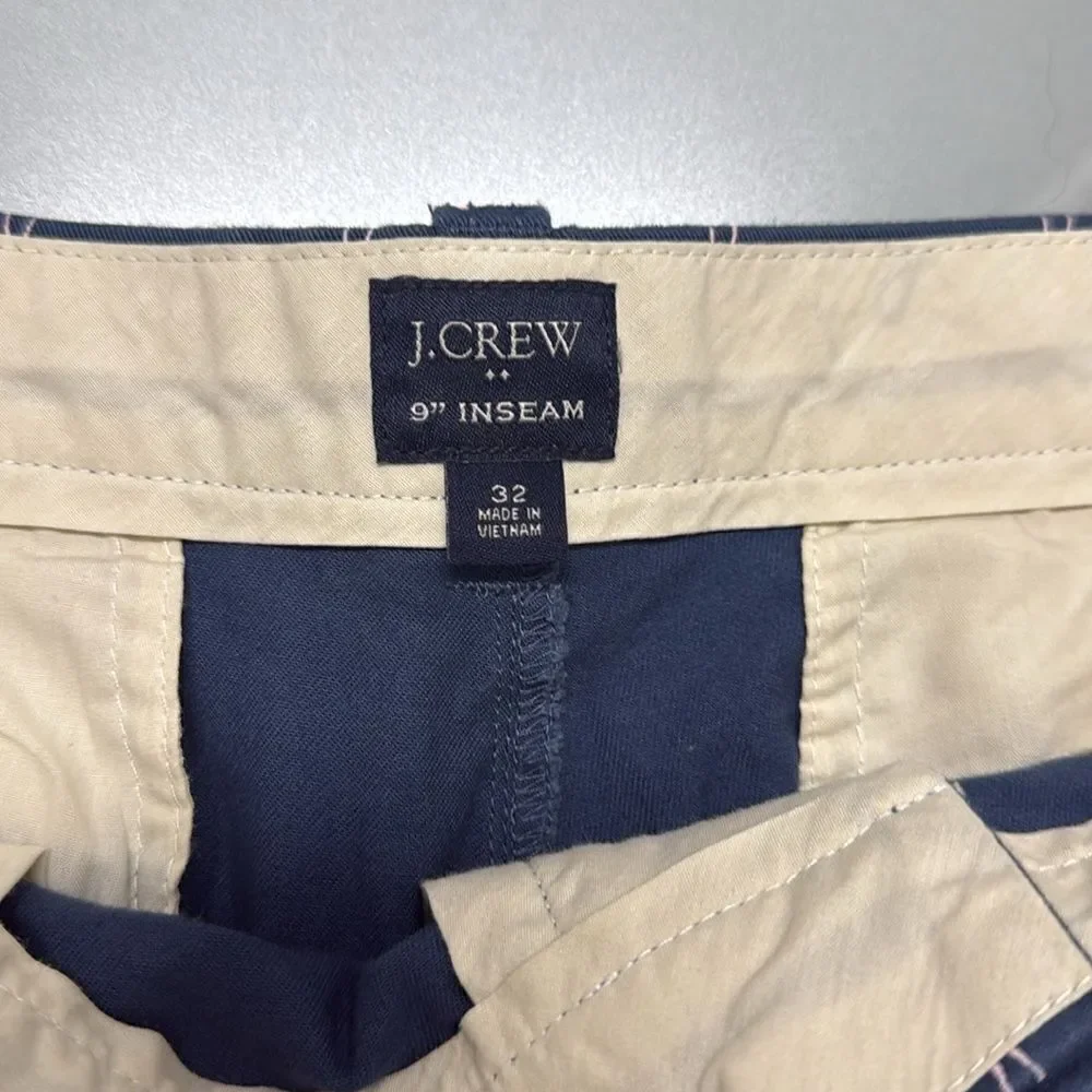 J. CREW - Never Worn Mens Shorts - Size 32 - Navy & Pink Flamingo - Pockets NWOT